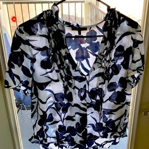 Beautiful Anne Klein blouse. Ex cond. 35% silk. Blue & white flowy. Size 12.